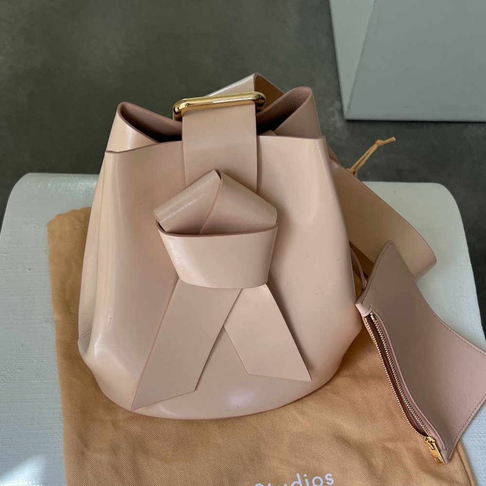 ACNE Studios MUSUBI LEATHER HANDBAG